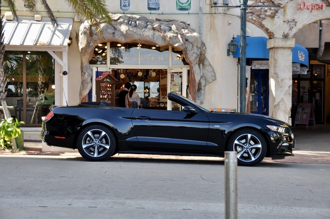 New Ford Mustang Cabriolet（ブラック）画像