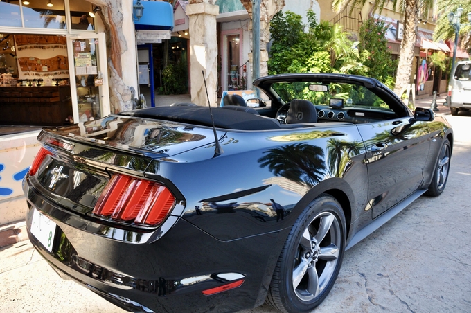 New Ford Mustang Cabriolet（ブラック）画像