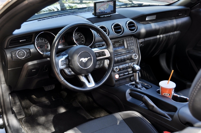 New Ford Mustang Cabriolet（ブラック）画像