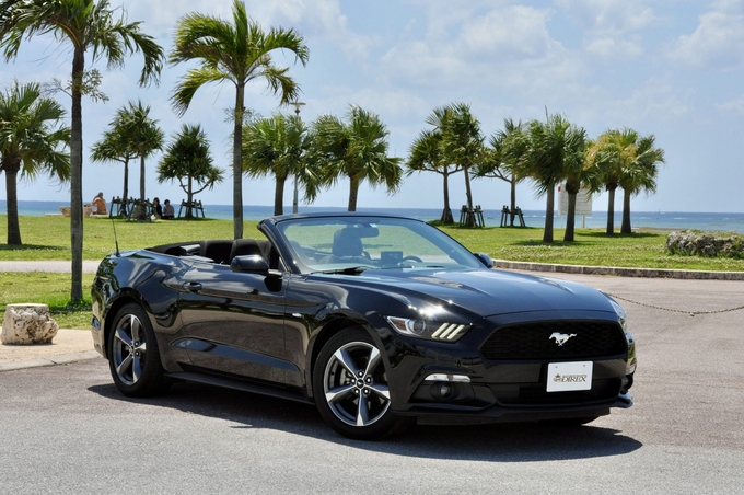 New Ford Mustang Cabriolet（ブラック）画像