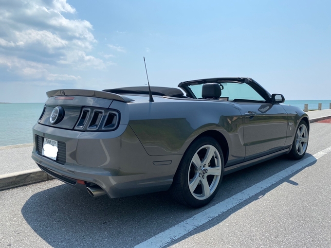 New Mustang GT Cabriolet　5.0L V8エンジン！ 　画像