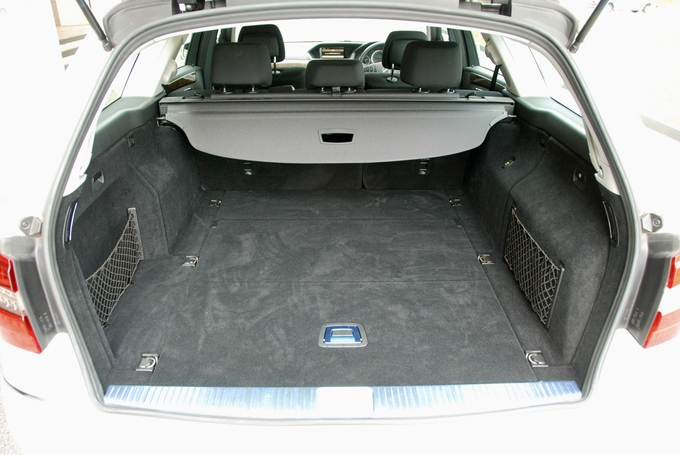 Mercedes Benz E300 Station Wagon 　画像