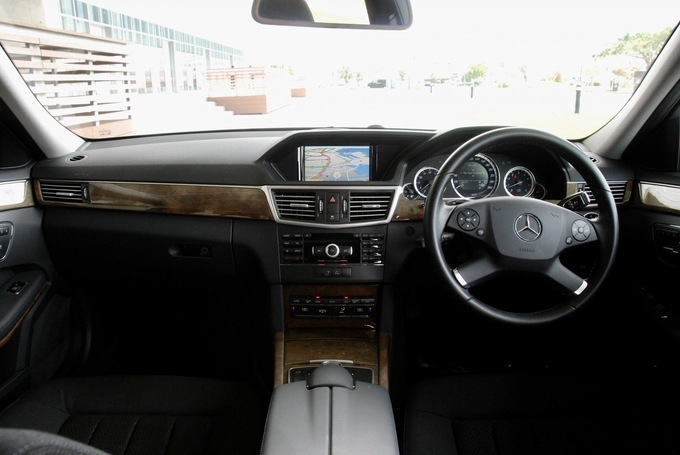 Mercedes Benz E300 Station Wagon 　画像