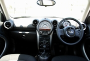 MINI ONE CROSSOVER　画像