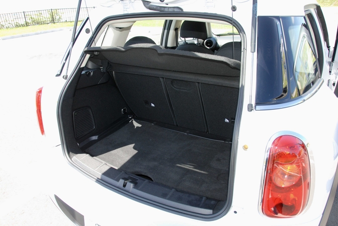 MINI ONE CROSSOVER　画像