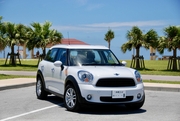 MINI ONE CROSSOVER　画像