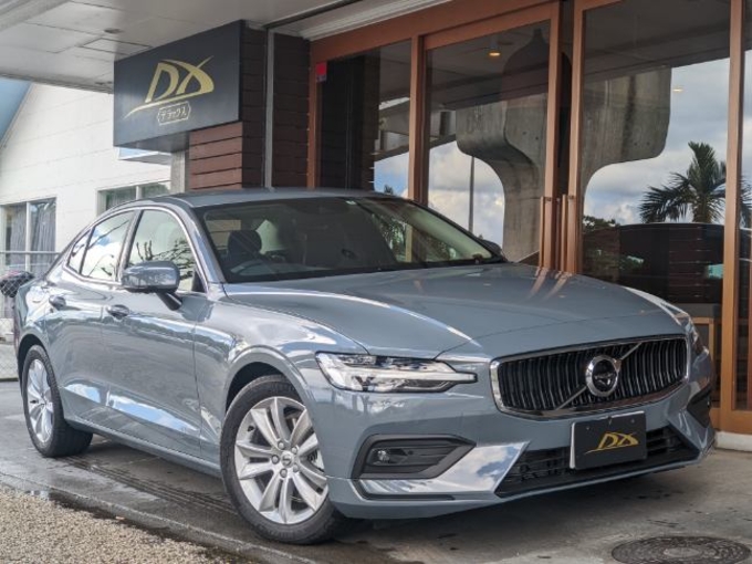 VOLVO　S60　B4　2.0Lハイブリッド車！！　リムジン那覇空港個別無料送迎(最大7人まで)！　　　　　　　　　　※諸事情等により、リムジン以外での送迎になる場合もあり画像