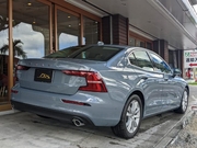 VOLVO　S60　B4　2.0Lハイブリッド車！！　リムジン那覇空港個別無料送迎(最大7人まで)！　　　　　　　　　　※諸事情等により、リムジン以外での送迎になる場合もあり画像