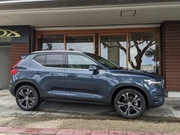 VOLVO XC40 B4 AWD　令和3年7月登録車 　リムジン那覇空港個別無料送迎(最大7人まで)！　　　　　※諸事情等により、リムジン以外での送迎になる場合もあり画像