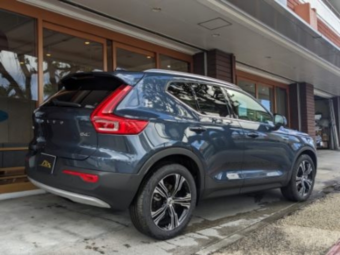 VOLVO XC40 B4 AWD　2.0Lハイブリッド車！！　リムジン那覇空港個別無料送迎(最大7人まで)！　　　　　※諸事情等により、リムジン以外での送迎になる場合もあり画像