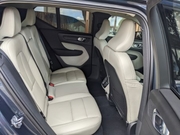 VOLVO XC40 B4 AWD　2.0Lハイブリッド車！！　リムジン那覇空港個別無料送迎(最大7人まで)！　　　　　※諸事情等により、リムジン以外での送迎になる場合もあり画像