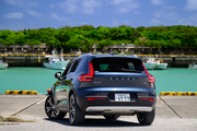 VOLVO XC40 B4 AWD　2.0Lハイブリッド車！！　リムジン那覇空港個別無料送迎(最大7人まで)！　　　　　※諸事情等により、リムジン以外での送迎になる場合もあり画像