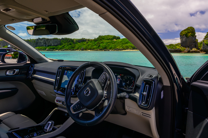 VOLVO XC40 B4 AWD　2.0Lハイブリッド車！！　リムジン那覇空港個別無料送迎(最大7人まで)！　　　　　※諸事情等により、リムジン以外での送迎になる場合もあり画像