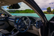 VOLVO XC40 B4 AWD　2.0Lハイブリッド車！！　リムジン那覇空港個別無料送迎(最大7人まで)！　　　　　※諸事情等により、リムジン以外での送迎になる場合もあり画像