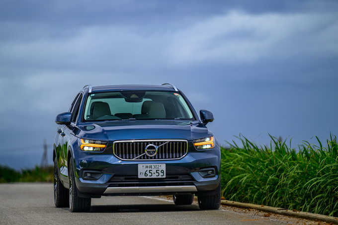 VOLVO XC40 B4 AWD　2.0Lハイブリッド車！！　リムジン那覇空港個別無料送迎(最大7人まで)！　　　　　※諸事情等により、リムジン以外での送迎になる場合もあり画像
