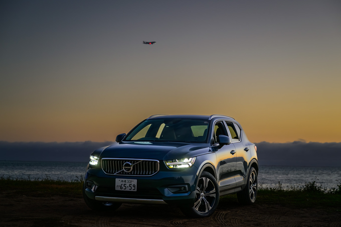 VOLVO XC40 B4 AWD　2.0Lハイブリッド車！！　リムジン那覇空港個別無料送迎(最大7人まで)！　　　　　※諸事情等により、リムジン以外での送迎になる場合もあり画像