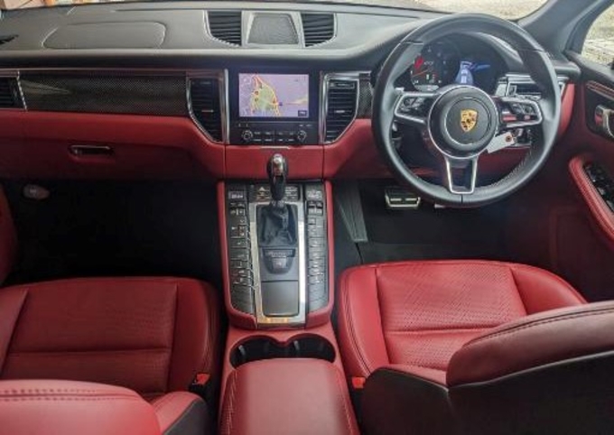 PORSCHE Macan GTS 2018年式 3.0L V6ツインターボ搭載車！リムジン那覇空港個別無料送迎(最大7人まで)！※諸事情等により、リムジン以外での送迎になる場合もあり画像