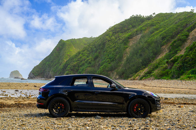 PORSCHE Macan GTS 2018年式 3.0L V6ツインターボ搭載車！リムジン那覇空港個別無料送迎(最大7人まで)！※諸事情等により、リムジン以外での送迎になる場合もあり画像