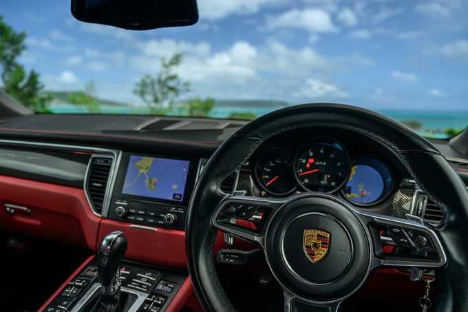 PORSCHE Macan GTS 2018年式 3.0L V6ツインターボ搭載車！リムジン那覇空港個別無料送迎(最大7人まで)！※諸事情等により、リムジン以外での送迎になる場合もあり画像