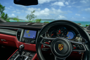 PORSCHE Macan GTS 2018年式 3.0L V6ツインターボ搭載車！リムジン那覇空港個別無料送迎(最大7人まで)！※諸事情等により、リムジン以外での送迎になる場合もあり画像