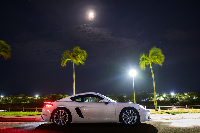 PORSCHE　718Cayman　2018年式　2人乗　2.0L 水平対向4気筒ターボエンジン搭載！　　　　　　　　　　リムジン那覇空港個別無料送迎(最大7人まで)！※諸事情等により、リムジン以外での送迎になる場合もあり画像
