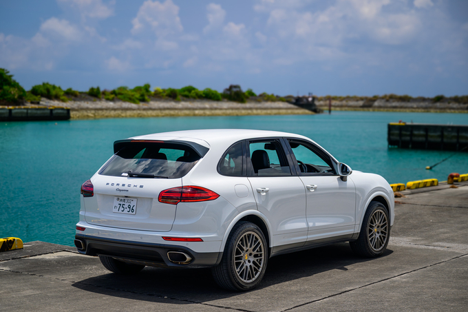 PORSCHE Cayenne 特別限定車「Platinum Edition」 2018年式 3.6L V6エンジン搭載車! リムジン那覇空港個別無料送迎(最大7人まで)!※諸事情等により、リムジン以外での送迎になる場合もあり画像