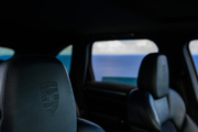 PORSCHE Cayenne 特別限定車「Platinum Edition」 2018年式 3.6L V6エンジン搭載車! リムジン那覇空港個別無料送迎(最大7人まで)!※諸事情等により、リムジン以外での送迎になる場合もあり画像