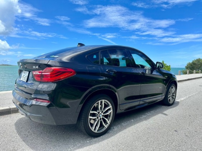 BMW　X4　X Drive　35iMスポーツ　4WD　 リムジン那覇空港個別無料送迎(最大7人まで)！         　　 ※諸事情等により、リムジン以外での送迎になる場合もあり画像