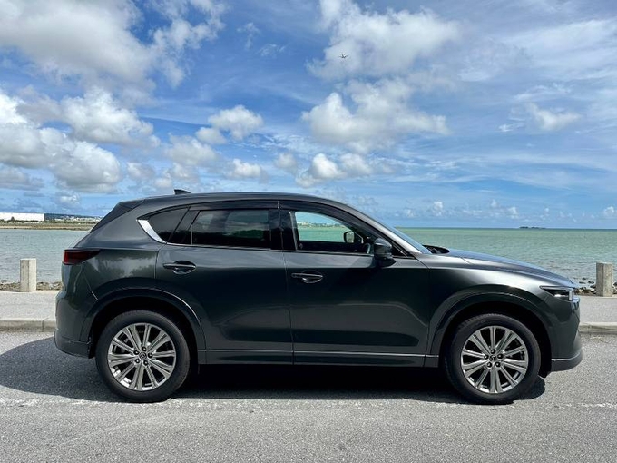 MAZDA CX-5　25SExclusiveMode (ガソリン車)　リムジン那覇空港個別無料送迎(最大7人まで)！  ※諸事情等により、リムジン以外での送迎になる場合もあり画像