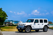 JEEP Wrangler Unlimited Sahara V6 3.6Lエンジン！リムジン那覇空港個別無料送迎(最大7人まで)！※諸事情等により、リムジン以外での送迎になる場合もあり画像