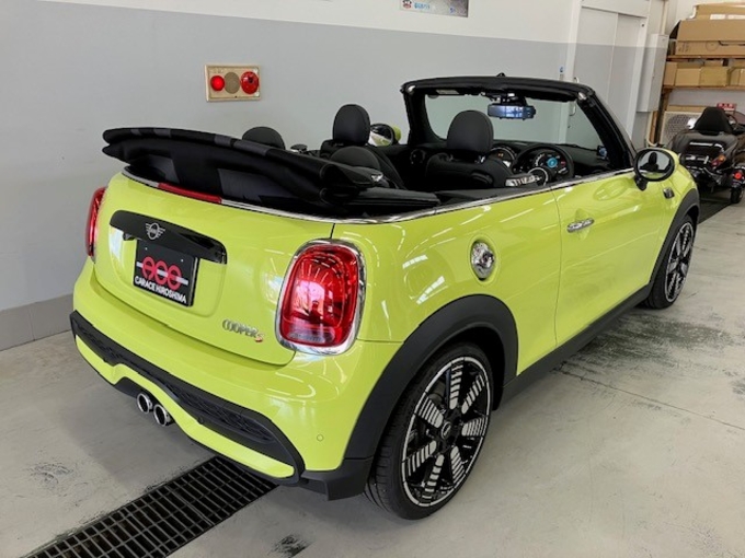 MINI COOPER S CONVERTIBLE 　2.0L　Twin Power Turboエンジン搭載車　　　　　　　　　　　リムジン那覇空港個別無料送迎(最大7人まで)！※諸事情等により、リムジン以外での送迎になる場合もあり画像