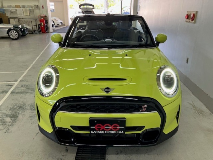 MINI COOPER S CONVERTIBLE 　2.0L　Twin Power Turboエンジン搭載車　　　　　　　　　　　リムジン那覇空港個別無料送迎(最大7人まで)！※諸事情等により、リムジン以外での送迎になる場合もあり画像