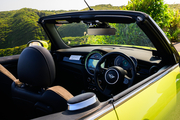 MINI COOPER S CONVERTIBLE 　2.0L　Twin Power Turboエンジン搭載車　　　　　　　　　　　リムジン那覇空港個別無料送迎(最大7人まで)！※諸事情等により、リムジン以外での送迎になる場合もあり画像