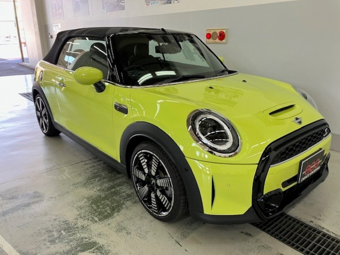 MINI COOPER S CONVERTIBLE 　2.0L　Twin Power Turboエンジン搭載車　　　　　　　　　　　リムジン那覇空港個別無料送迎(最大7人まで)！※諸事情等により、リムジン以外での送迎になる場合もあり画像