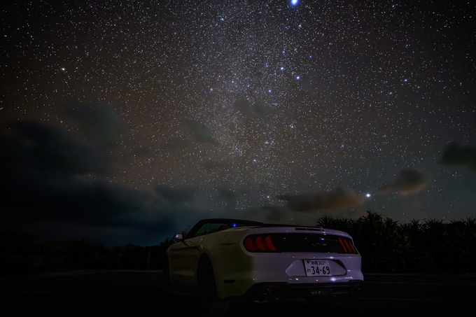 New Ford Mustang Cabriolet(White)　2.3L　直4エコブースト搭載車！　2020年後期モデル！！　リムジン那覇空港個別無料送迎(最大7人まで)！※諸事情等により、リムジン以外での送迎になる場合もあり画像