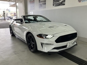 New Ford Mustang Cabriolet(White)　2.3L　直4エコブースト搭載車！　2020年後期モデル！！　リムジン那覇空港個別無料送迎(最大7人まで)！※諸事情等により、リムジン以外での送迎になる場合もあり画像