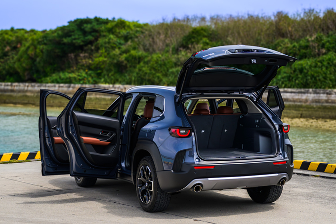 MAZDA　CX-50 　Meridian Edition（メリディアンエディション）※2024年11月新車登録！　　　　2.5L直列4気筒ガソリン・ターボエンジン　米マツダ平行輸入 (左ハンドル)画像