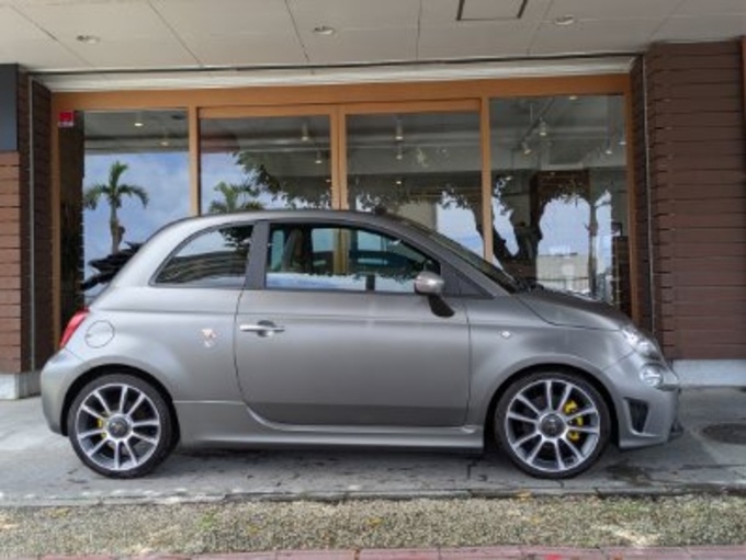 新入庫！　アバルト　595Cツーリズモ　ソフトトップカブリオレ　　　　　　　　　　　　　　　　　　　　　　　　　　　リムジン那覇空港個別無料送迎(最大7人まで)！　　　　　　　　　　　　　　　　　　　　　　　　　※諸事情等により、リムジン以外での送迎になる場合もあり画像