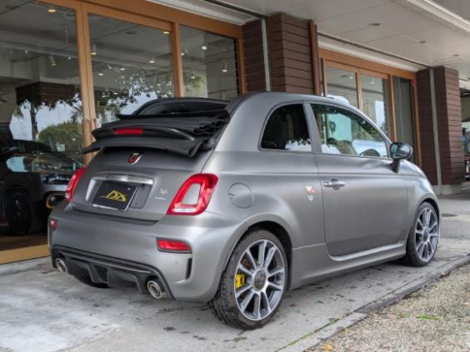 新入庫！　アバルト　595Cツーリズモ　ソフトトップカブリオレ　　　　　　　　　　　　　　　　　　　　　　　　　　　リムジン那覇空港個別無料送迎(最大7人まで)！　　　　　　　　　　　　　　　　　　　　　　　　　※諸事情等により、リムジン以外での送迎になる場合もあり画像