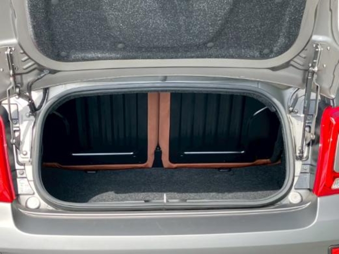 新入庫！　アバルト　595Cツーリズモ　ソフトトップカブリオレ　　　　　　　　　　　　　　　　　　　　　　　　　　　リムジン那覇空港個別無料送迎(最大7人まで)！　　　　　　　　　　　　　　　　　　　　　　　　　※諸事情等により、リムジン以外での送迎になる場合もあり画像