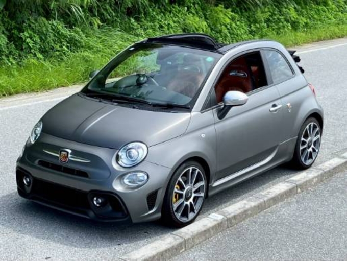 新入庫！　アバルト　595Cツーリズモ　ソフトトップカブリオレ　　　　　　　　　　　　　　　　　　　　　　　　　　　リムジン那覇空港個別無料送迎(最大7人まで)！　　　　　　　　　　　　　　　　　　　　　　　　　※諸事情等により、リムジン以外での送迎になる場合もあり画像