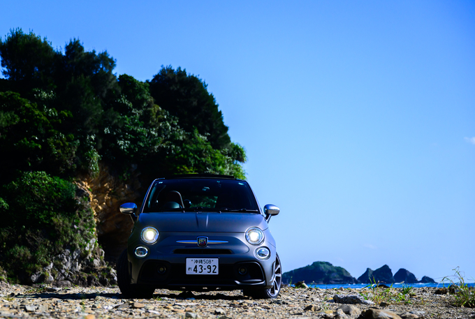 新入庫！　アバルト　595Cツーリズモ　ソフトトップカブリオレ　　　　　　　　　　　　　　　　　　　　　　　　　　　リムジン那覇空港個別無料送迎(最大7人まで)！　　　　　　　　　　　　　　　　　　　　　　　　　※諸事情等により、リムジン以外での送迎になる場合もあり画像