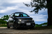 新入庫！　アバルト　595Cツーリズモ　ソフトトップカブリオレ　　　　　　　　　　　　　　　　　　　　　　　　　　　リムジン那覇空港個別無料送迎(最大7人まで)！　　　　　　　　　　　　　　　　　　　　　　　　　※諸事情等により、リムジン以外での送迎になる場合もあり画像