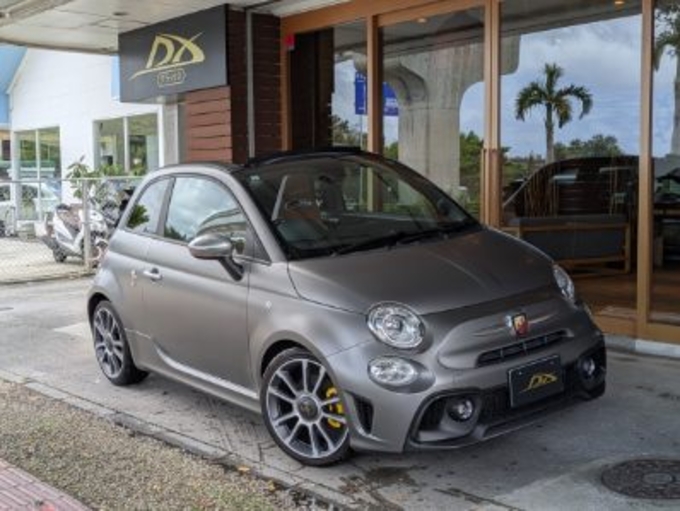 新入庫！　アバルト　595Cツーリズモ　ソフトトップカブリオレ　　　　　　　　　　　　　　　　　　　　　　　　　　　リムジン那覇空港個別無料送迎(最大7人まで)！　　　　　　　　　　　　　　　　　　　　　　　　　※諸事情等により、リムジン以外での送迎になる場合もあり画像