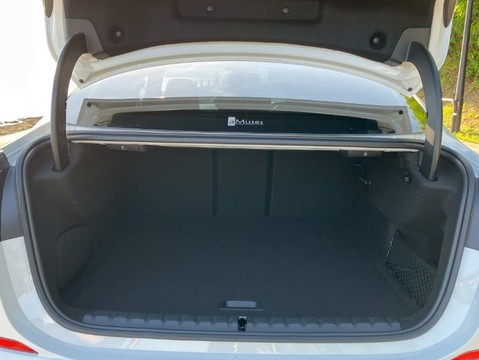 新入庫! BMW218d グランクーペ Mスポーツ リムジン那覇空港個別無料送迎(最大7人まで)! ※諸事情等により、リムジン以外での送迎にな画像