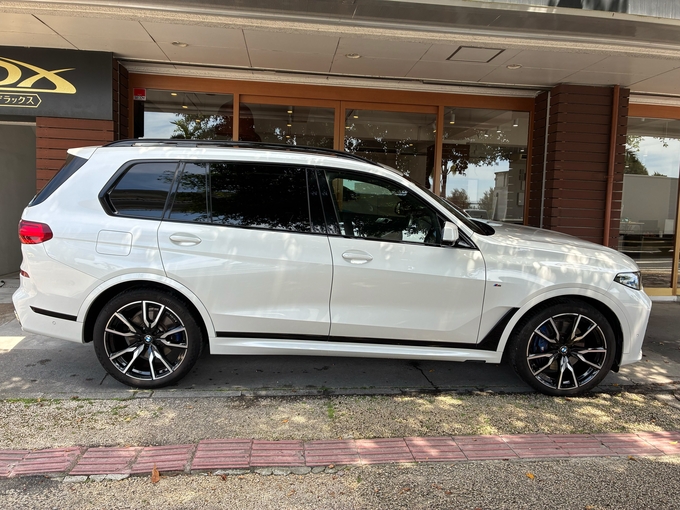 新入庫！　BMW X7 xDrive 40d Mスポーツ　６人乗り　　　　　　　　　　　　　　　　　　　　　リムジン那覇空港個別無料送迎(最大7人まで)！　　　　　　　　　　　　　　　　　　　　　　　　　※諸事情等により、リムジン以外での送迎になる場合もあり画像