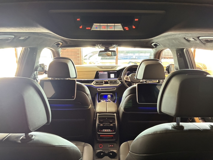 新入庫！　BMW X7 xDrive 40d Mスポーツ　６人乗り　　　　　　　　　　　　　　　　　　　　　リムジン那覇空港個別無料送迎(最大7人まで)！　　　　　　　　　　　　　　　　　　　　　　　　　※諸事情等により、リムジン以外での送迎になる場合もあり画像