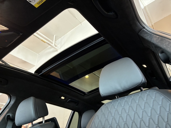 新入庫！　BMW X7 xDrive 40d Mスポーツ　６人乗り　　　　　　　　　　　　　　　　　　　　　リムジン那覇空港個別無料送迎(最大7人まで)！　　　　　　　　　　　　　　　　　　　　　　　　　※諸事情等により、リムジン以外での送迎になる場合もあり画像