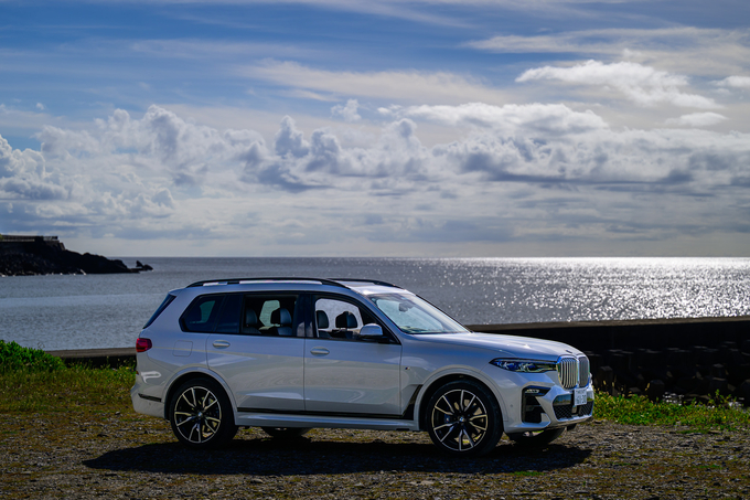 新入庫! BMW X7 xDrive 40d Mスポーツ 6人乗り リムジン那覇空港個別無料送迎(最大7人まで)! ※諸事情等により、リムジン以外での送迎になる場合もあり画像