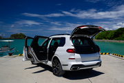 新入庫! BMW X7 xDrive 40d Mスポーツ 6人乗り リムジン那覇空港個別無料送迎(最大7人まで)! ※諸事情等により、リムジン以外での送迎になる場合もあり画像